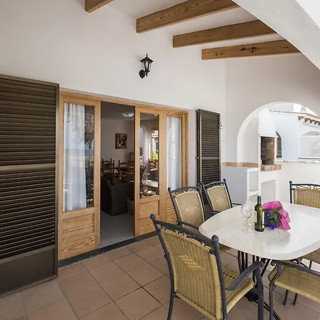 Villa Llevant 77 *